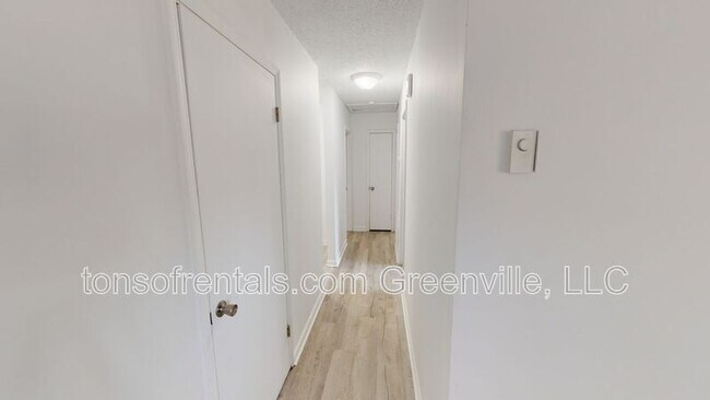 Building Photo - 233 Camelia Circle