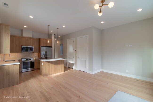 Building Photo - 6749 S Langley Ave