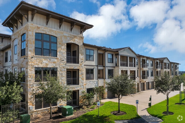 Building Photo - ELEVATE Spring Crossing
