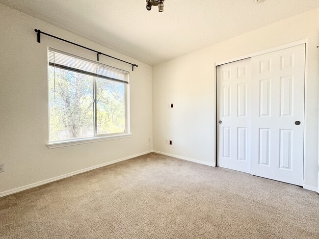 Building Photo - 12405 SW Cady Ln
