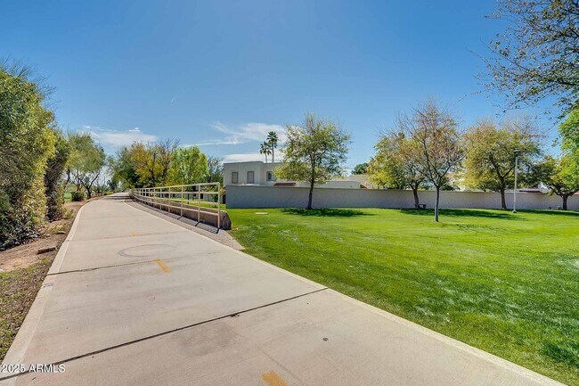 Building Photo - 7906 E Keim Dr