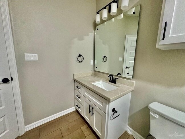 Building Photo - 11 E 13th St