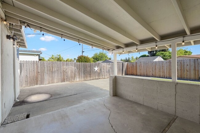 Building Photo - Beautiful Vacaville Home Near Parks, Schools & Shopping