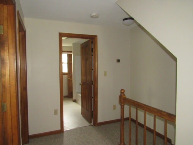 Building Photo - Dracut Beautifully renovated Townhouse for Rent!
