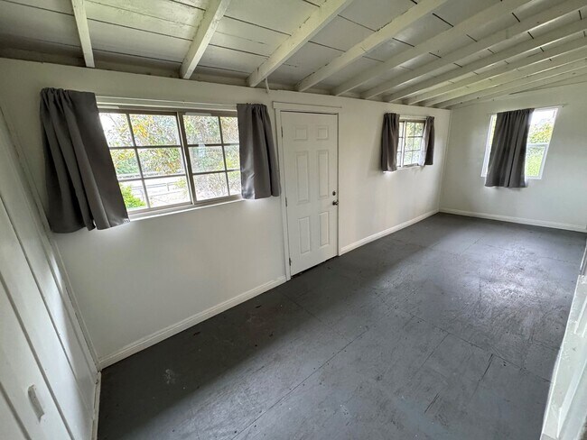 Building Photo - Quiet Fillmore Living