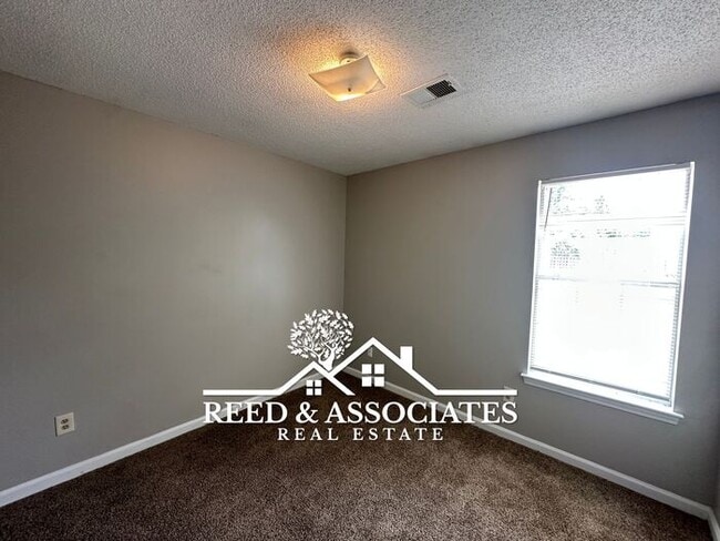 Building Photo - Charming Millington Home with Large Backyard~