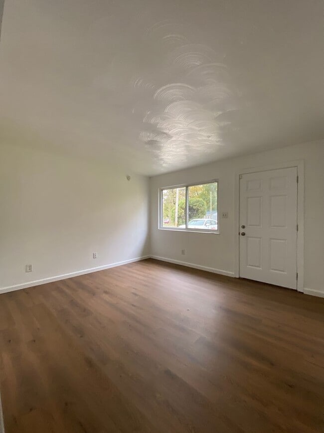 Building Photo - LIMITED TIME SPECIAL 1ST MONTH RENT FREE - 3 Bedroom Single Family Home in Elkhart!