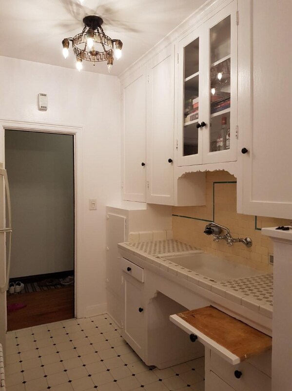 Building Photo - 333 N Sycamore Ave