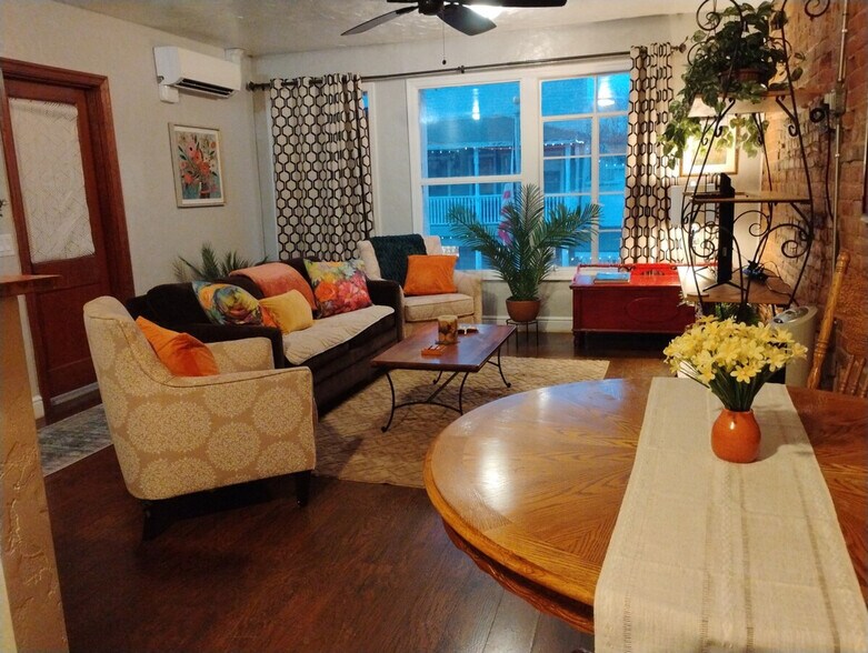 Building Photo - 22 W Main St