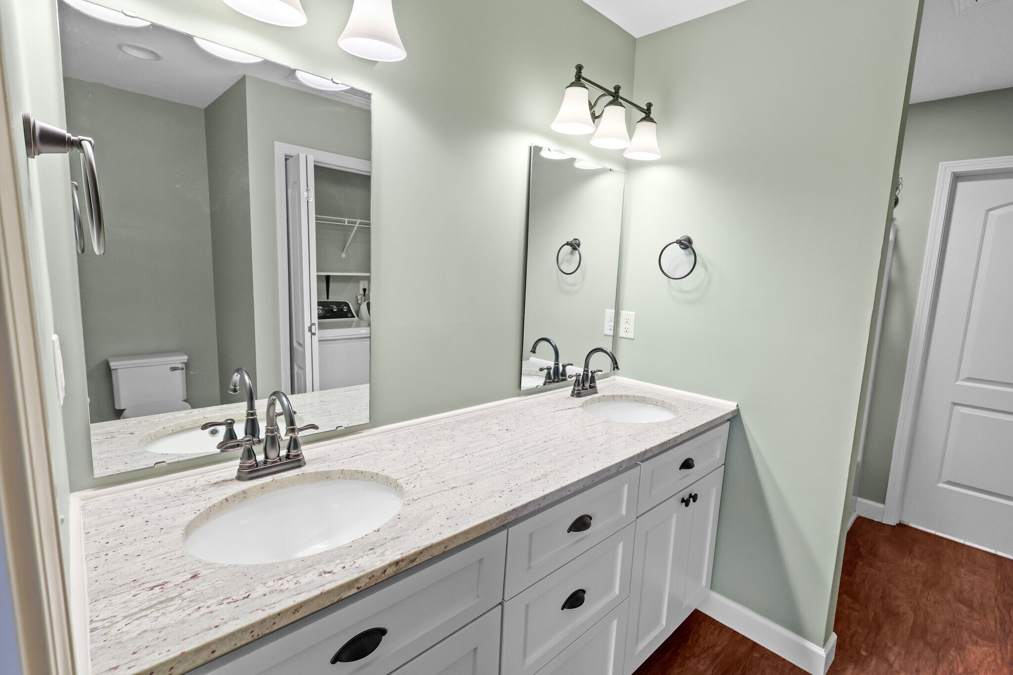 Building Photo - 303 Southcreek Dr