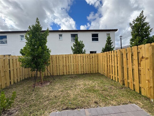 Building Photo - 2622 SE 27th Ct