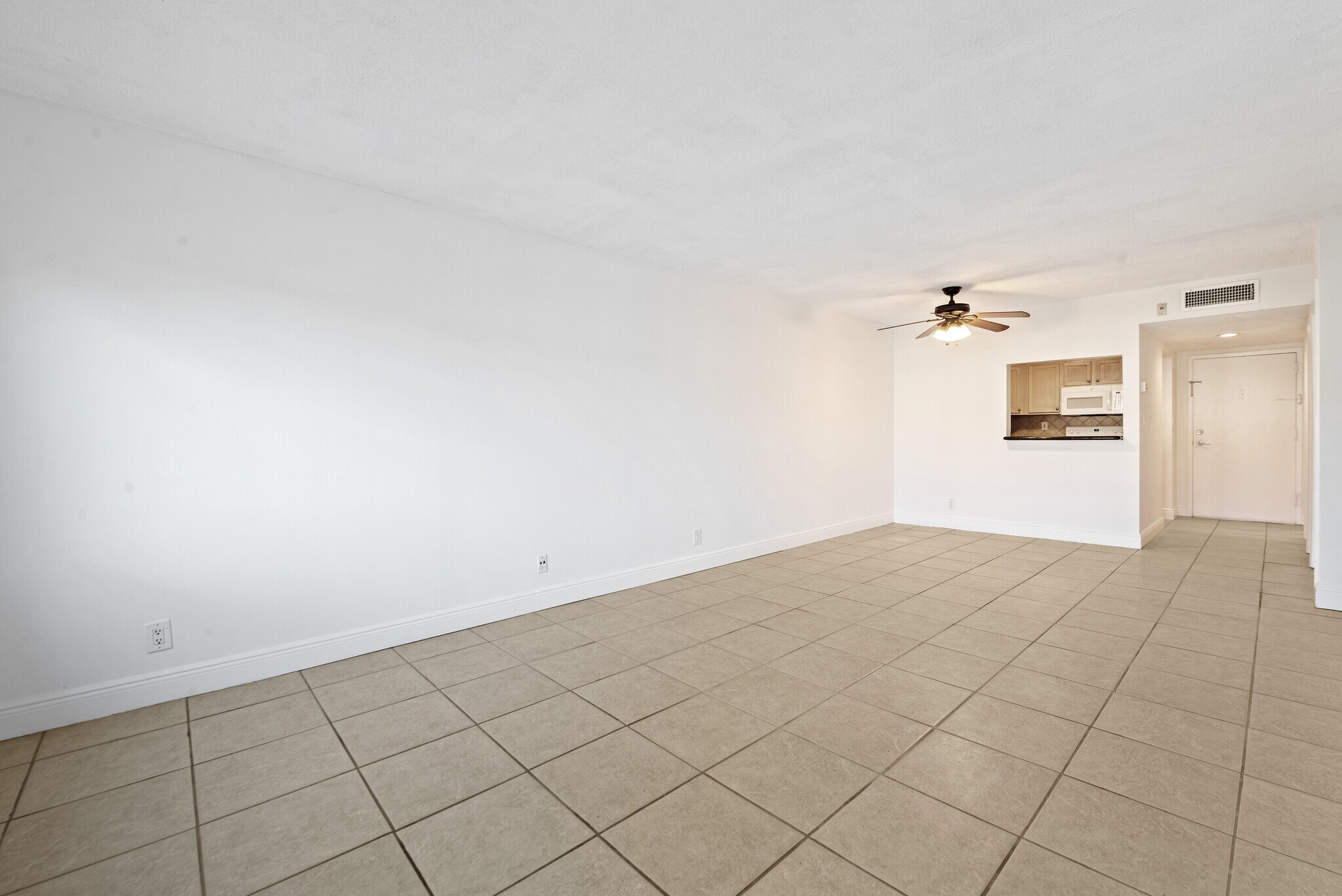 Building Photo - 140 Lakeview Dr