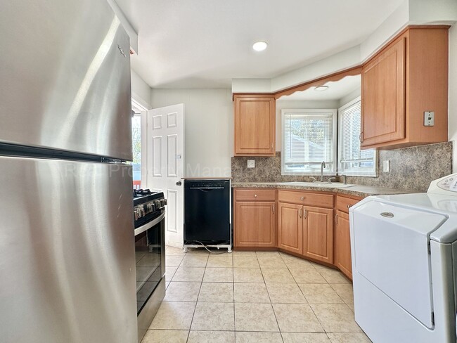 Building Photo - Updated Ranch with Bonus Space & Prime Loc...