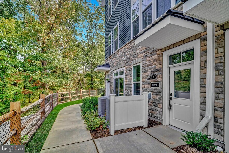 Primary Photo - 10208 Donatello Dr