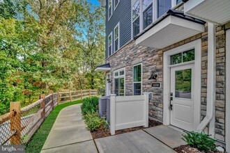 Building Photo - 10208 Donatello Dr