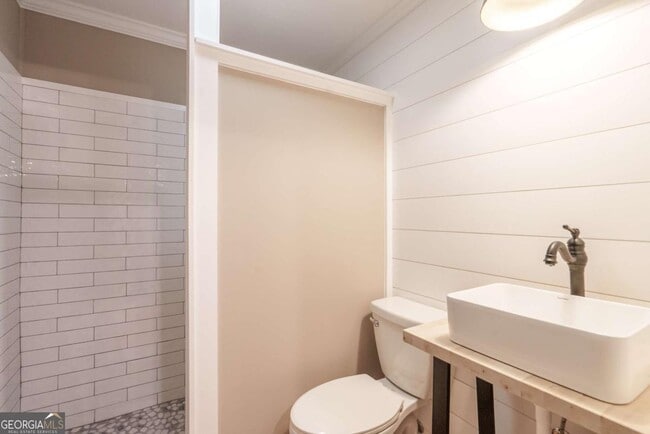 Building Photo - 240 Boulevard