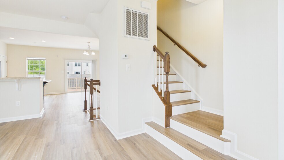 Building Photo - 5423 Saint Rita Dr