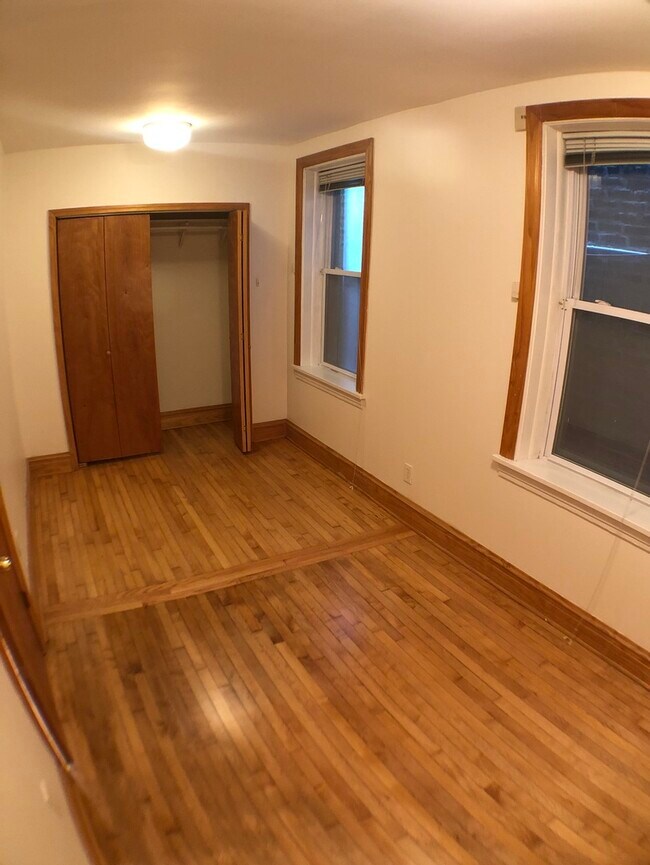 Building Photo - 1557 N Honore St