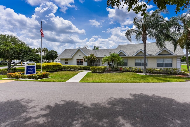 Building Photo - 1531 SE Royal Green Cir