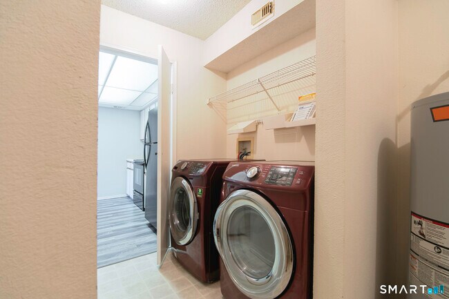 Building Photo - 82 Crown Knoll Ct