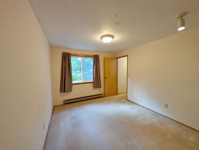 Building Photo - 3Bd/1.5Ba Dgl Townhome, Long Term Rental, 2 Car Garage, Unfurnished