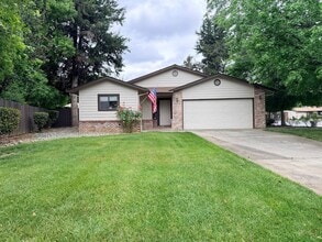 Building Photo - Beautiful 55+ home in Paris Park!