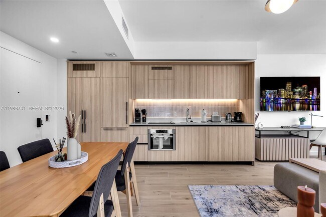 Building Photo - 225 N Miami Ave