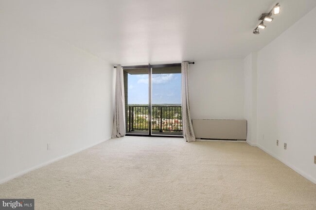 Building Photo - 4 Monroe St