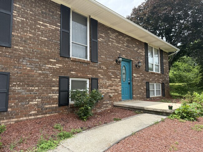 Primary Photo - 423 Kendall Rd