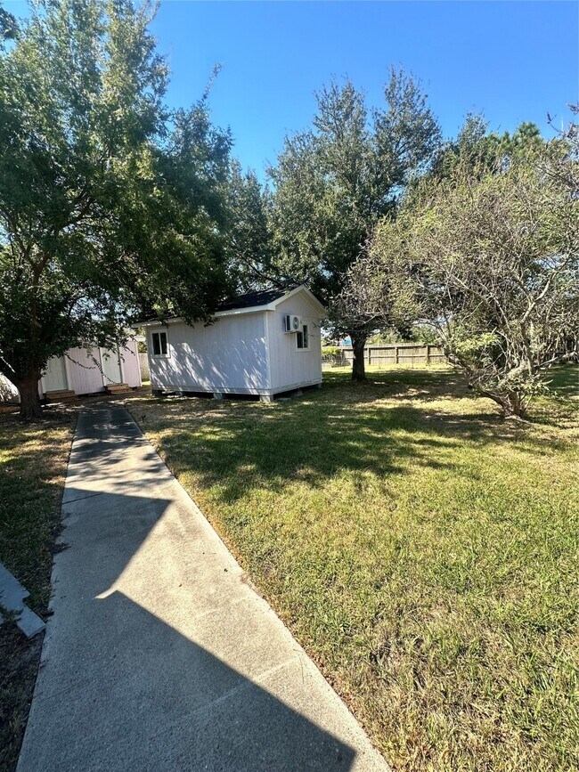 Building Photo - 3525 Bridgette Ln