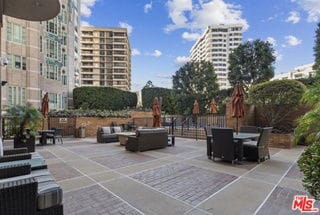 Building Photo - 10560 Wilshire Blvd