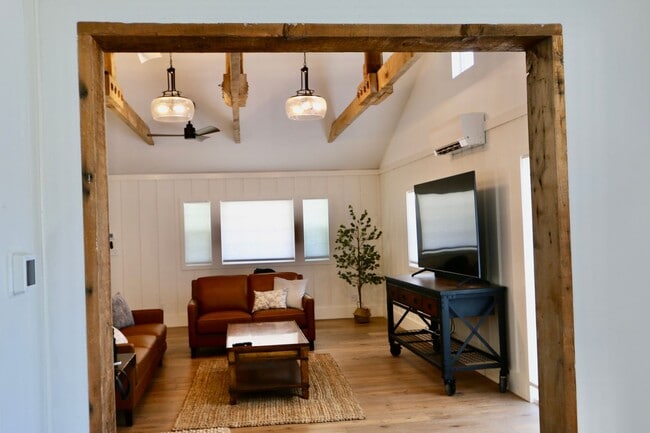 Building Photo - NEWLY Designed & Furnished Modern Farmhous...