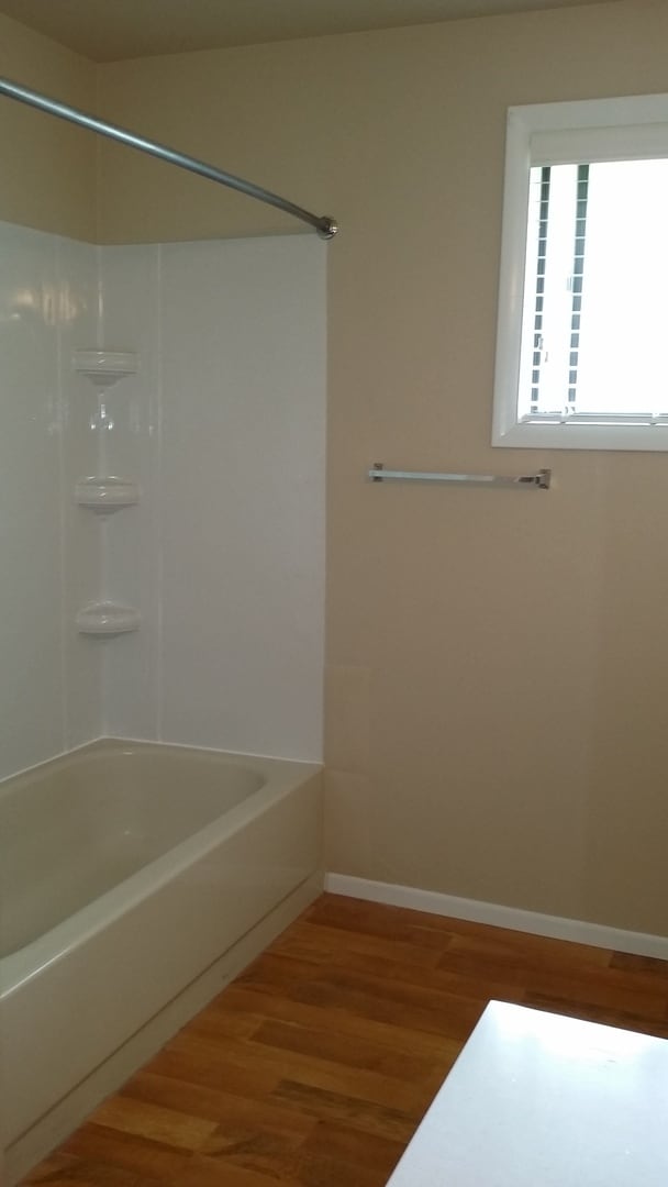 Building Photo - Meridian Manor 3 bedroom/1.5 home with newer carpet and paint!