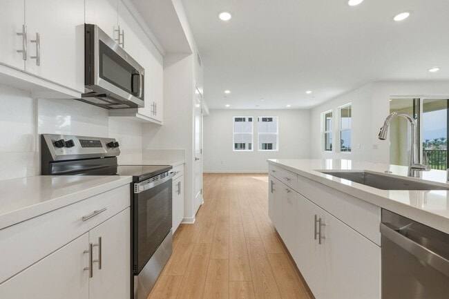 Building Photo - BRAND NEW 3 BEDROOM 2 BATH CONDO IN COVINA!