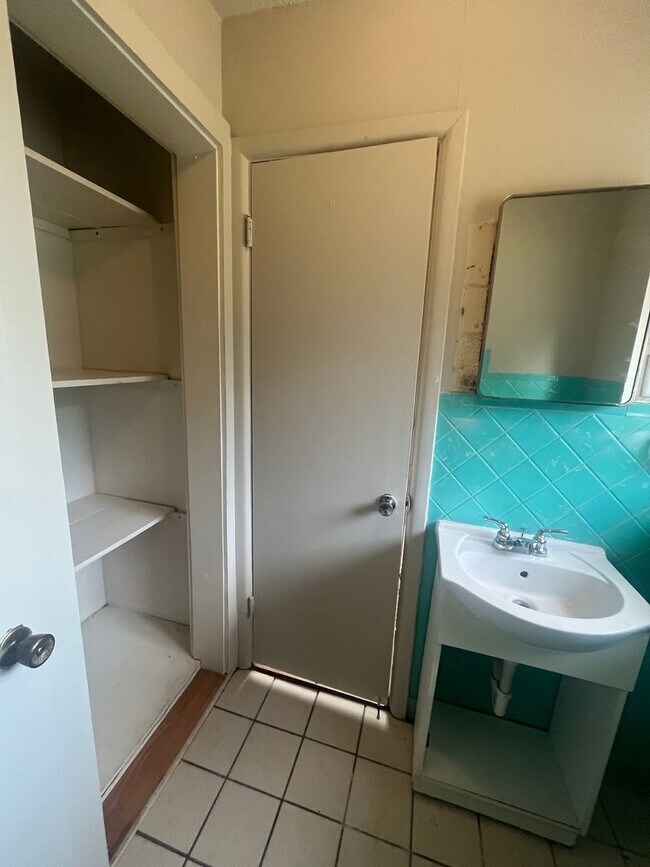 Building Photo - Nice large 3 BR. 1.5 Bath home for rent in Lonoke