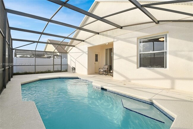 Building Photo - 915 Knollwood Dr