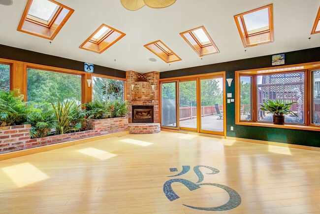 Building Photo - 8280 Queen St