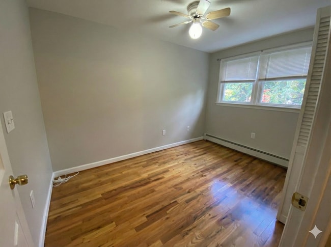 Building Photo - 144 E Main St