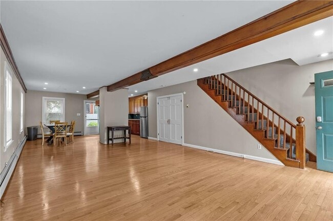 Building Photo - 19 Cross St