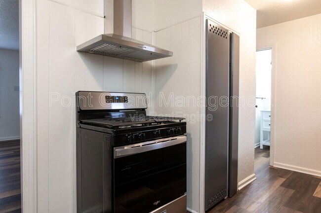 Building Photo - 409 W 31st St S