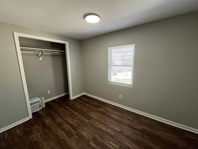 Building Photo - 581-583 E Starr Ave