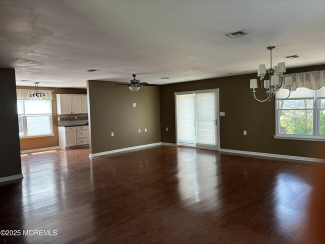 Building Photo - 11 Rushmore Dr