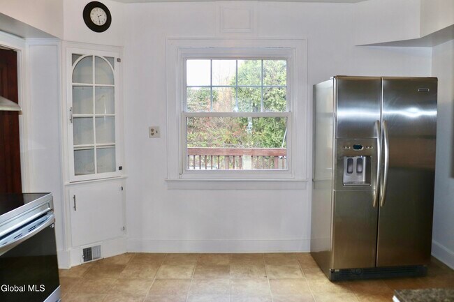 Building Photo - 647 New Scotland Ave