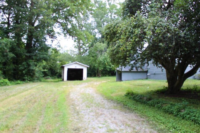 Building Photo - 197 Spring Garden Cir