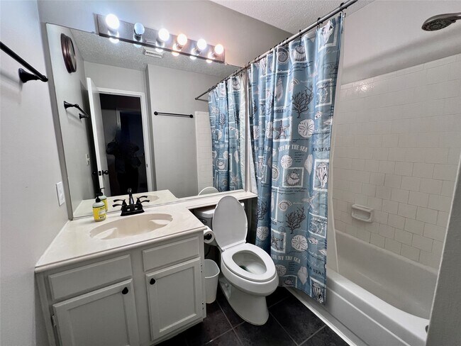 Building Photo - 7762 Pine Center Dr