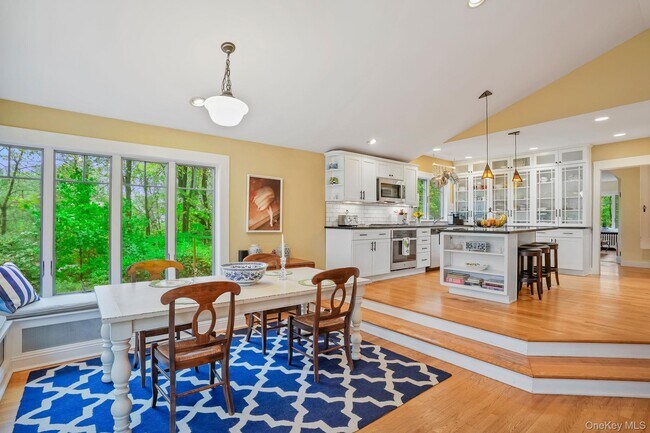 Building Photo - 4 Valley Trail