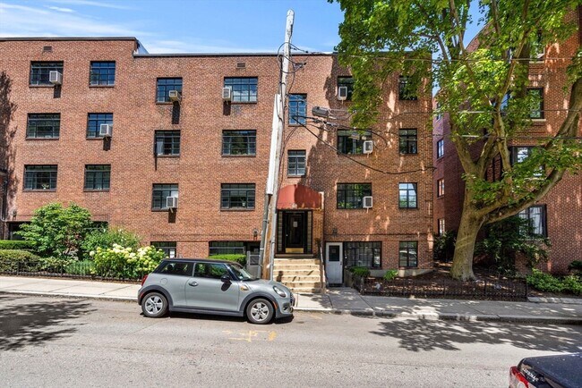 Building Photo - 69 Strathmore Rd