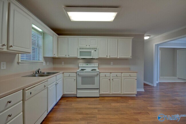 Building Photo - 113 Claytor Ln