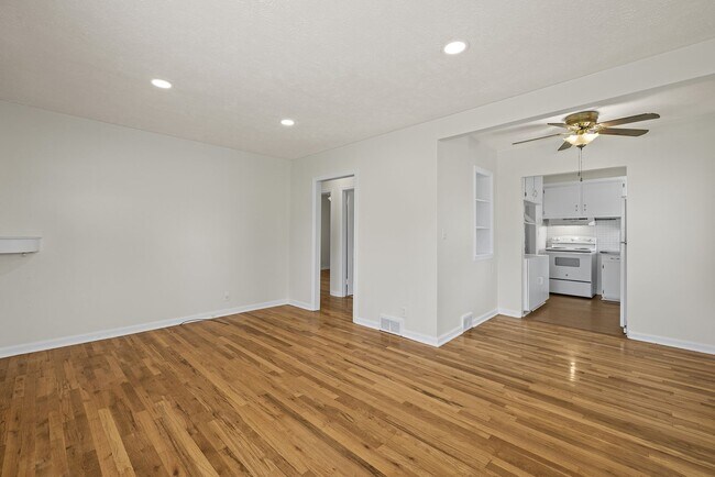 Building Photo - Cozy 3-Bedroom Ranch with Garage in Charming Old Towne Bellevue