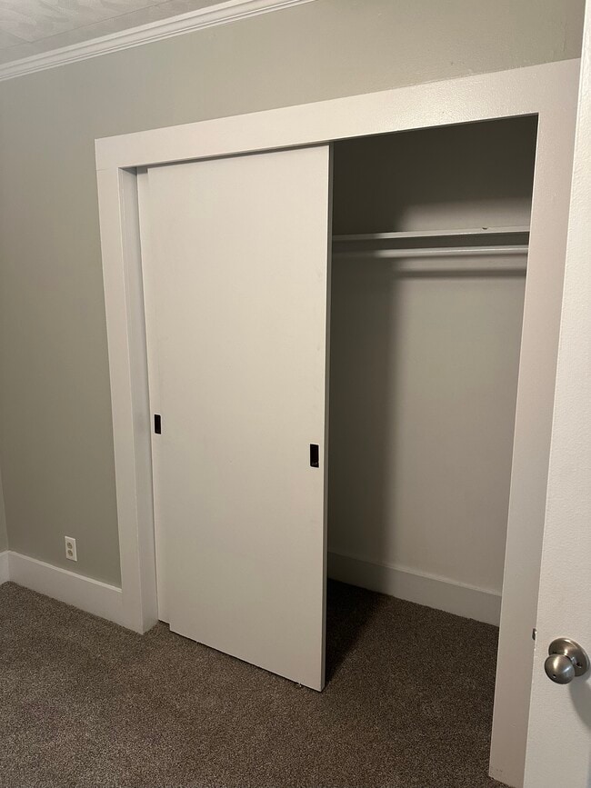 Building Photo - 1107 Markham Ave